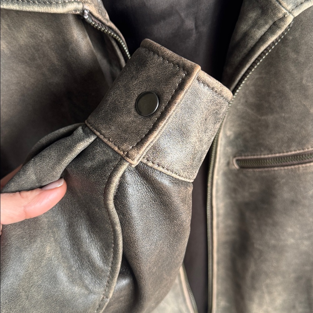 Quince Women's Oversized Leather Bomber Jacket - Picture 7 of 8
